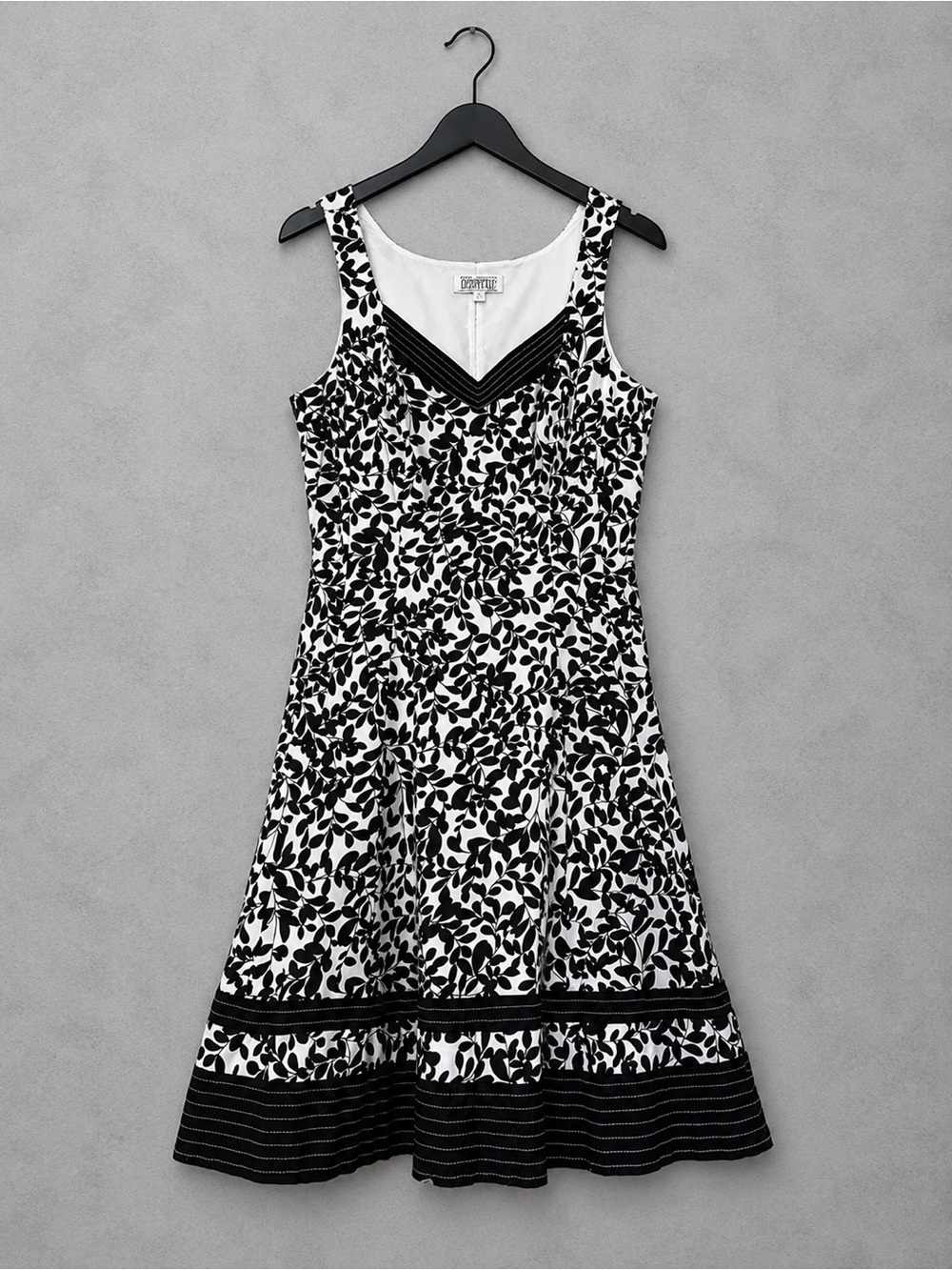 Jones Wear Dress Black White Floral Fit & Flare Sleeveless Size 6